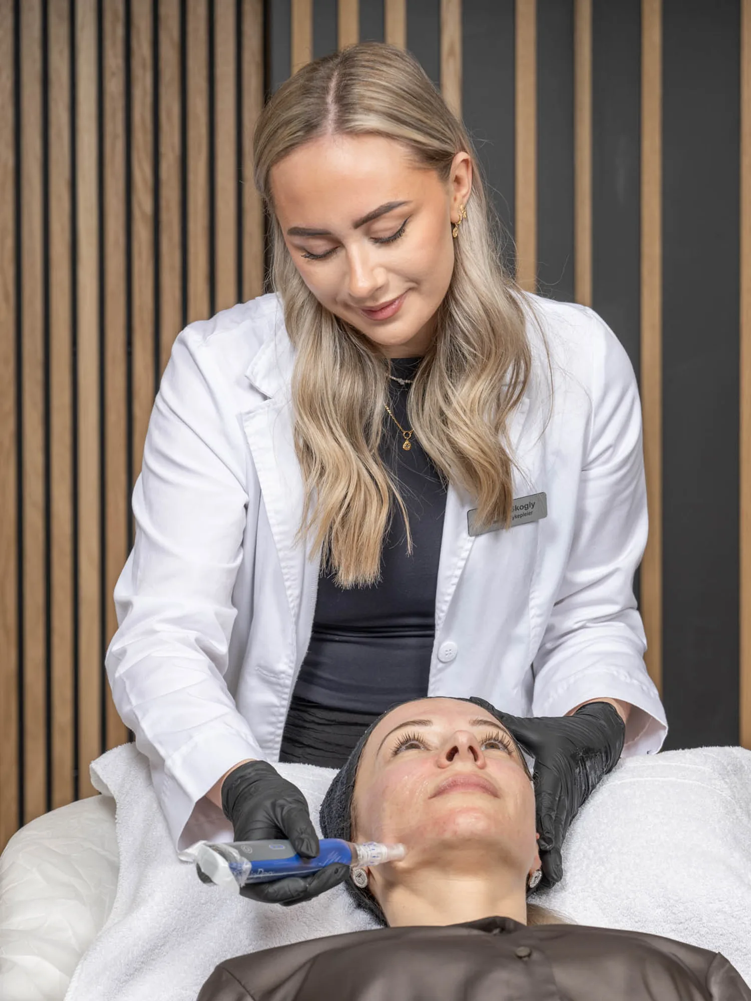 Behandling utf&oslash;res i SkinZone Medispa i Klubbgata i Stavanger