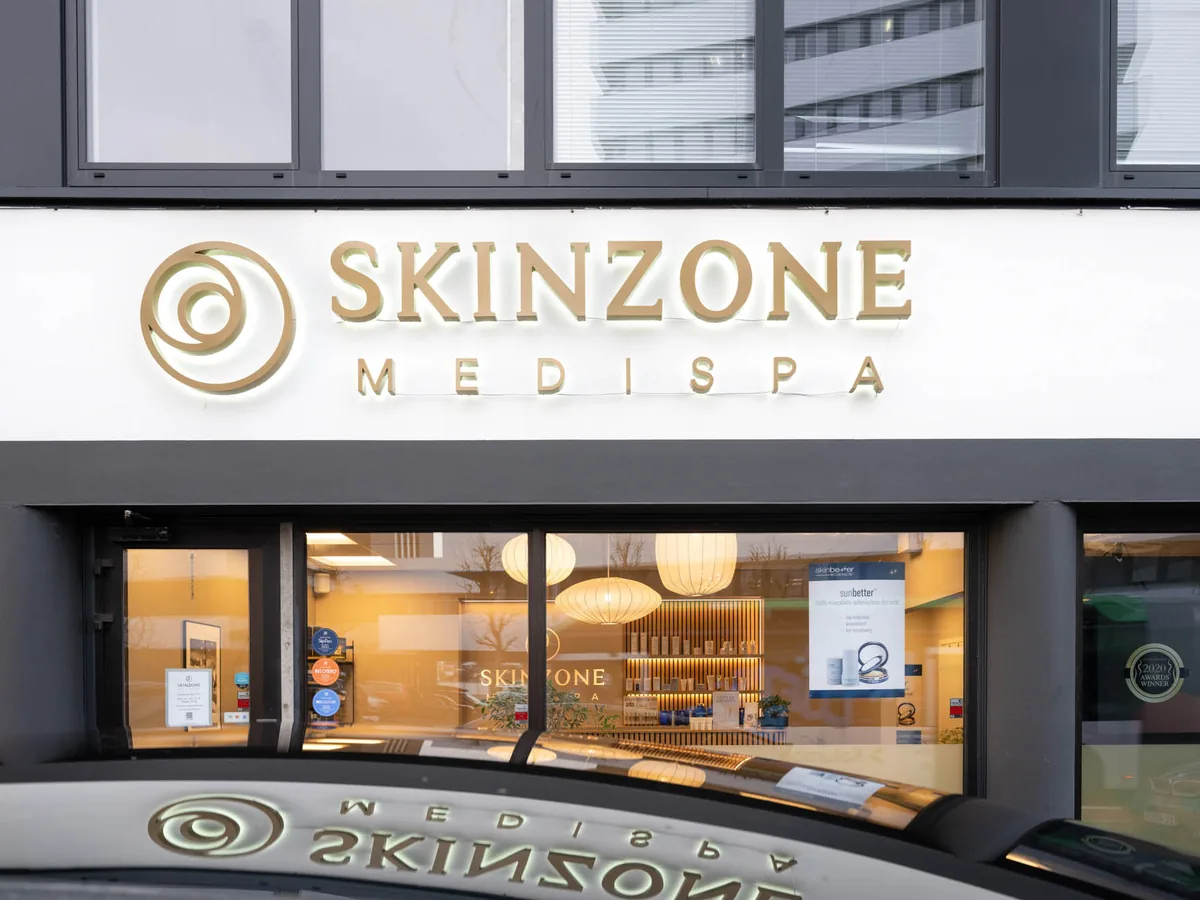 Skiltet til SkinZone Medispa i Klubbgata i Stavanger